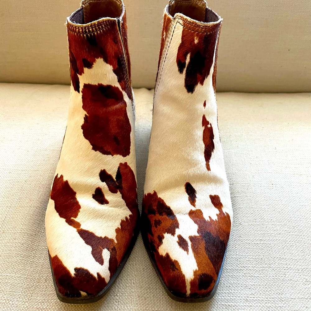 Gently used Zara Cowhide leather Chelsea boots